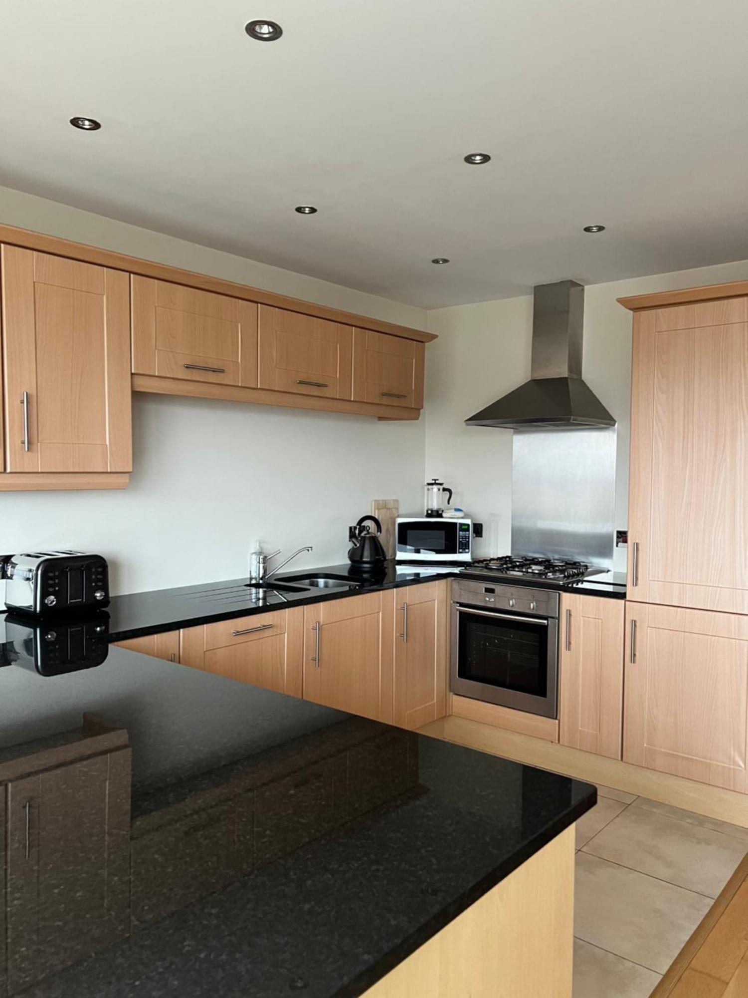 Penthouse Apartment - Town Centre, Sea Views, Secure Parking Портръш Екстериор снимка