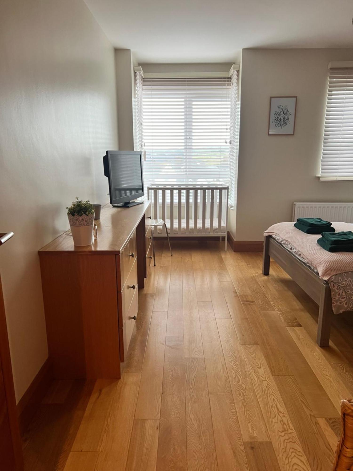 Penthouse Apartment - Town Centre, Sea Views, Secure Parking Портръш Екстериор снимка